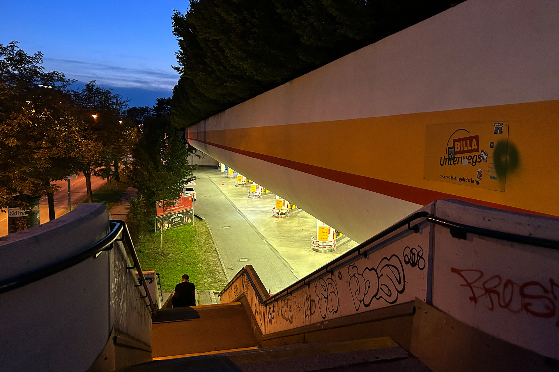 "Water, Mask, Night"/ Urban Explorations and Performance in Penzing, 1140 Vienna: 07.10., 14.10., 23.10.