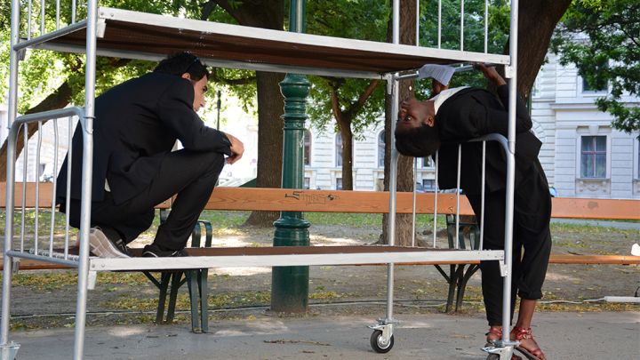 Das Lachen, das einem im Halse stecken bleibt